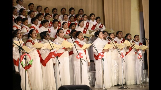 The congregation joined the choir in singing We Three Kings. (HT Photo)