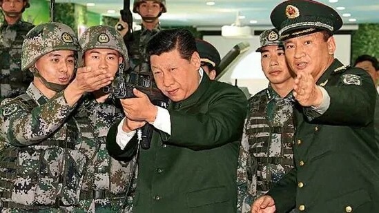 Chinese President Xi Jinping with a QBZ assault rifle.