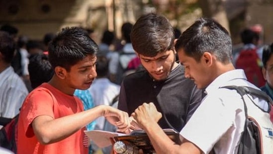 Karnataka government withdraws no-detention policy for Classes 5, 8 students(HT file)