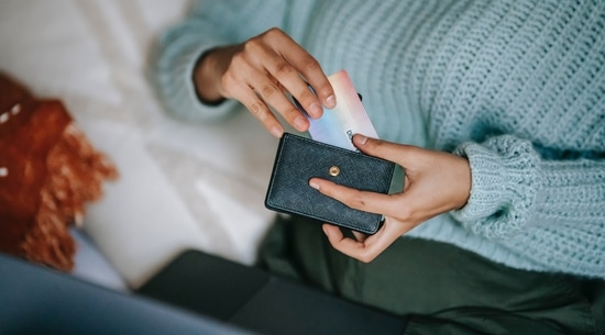 Women must carry nice wallets with them that are compact enough to fit in every type of purse. (Pexels)