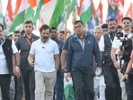 Former RBI governor Raghuram Rajan walks with Congress leader Rahul Gandhi at the Bharat Jodo Yatra.(Twitter / @AmritaDhawan1) Former RBI governor Raghuram Rajan walks with Congress leader Rahul Gandhi at the Bharat Jodo Yatra.(Twitter / @AmritaDhawan1)