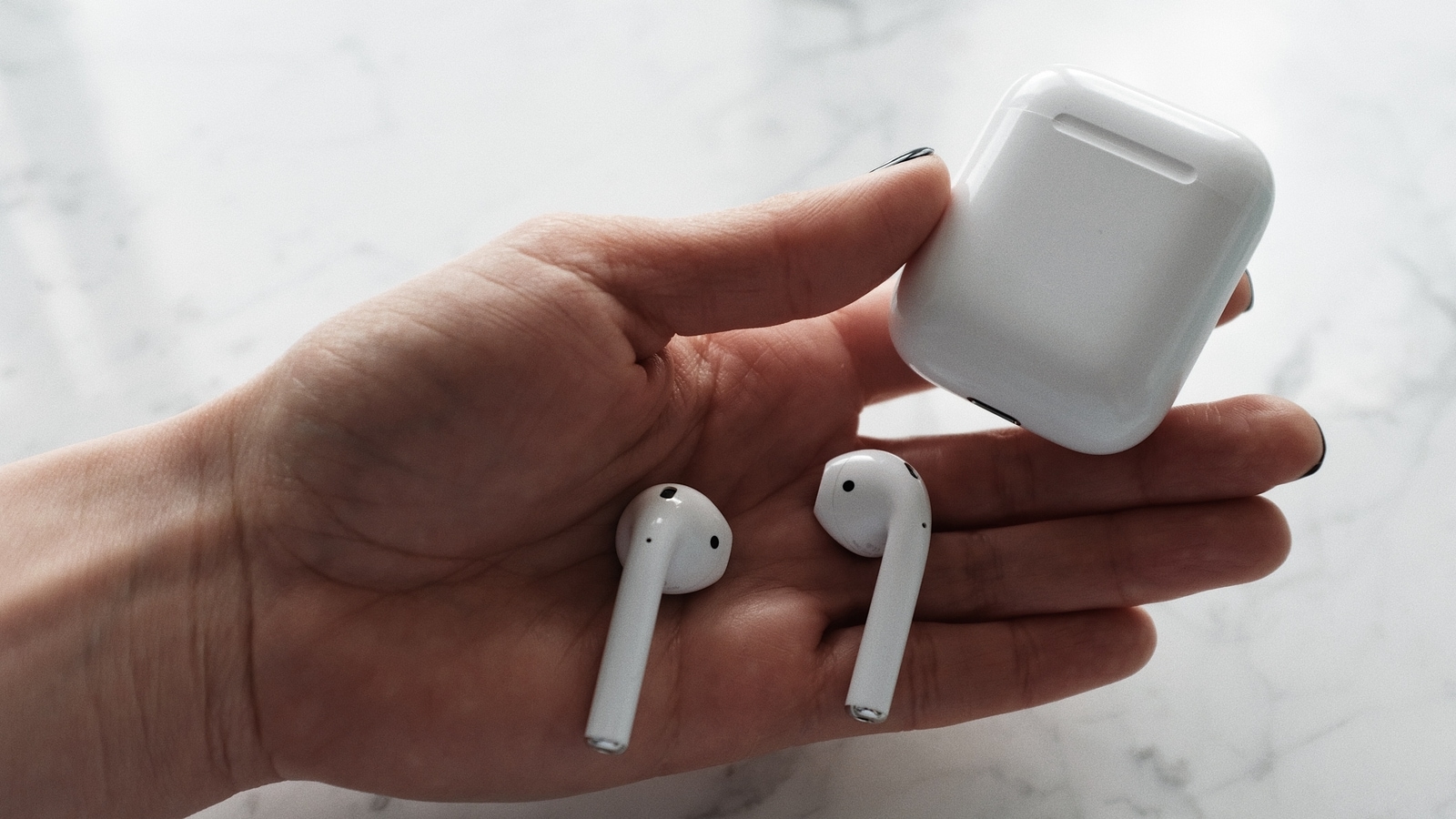Meget rart godt Armstrong definitive How to connect your Apple AirPods to Android devices? Follow these steps -  Hindustan Times