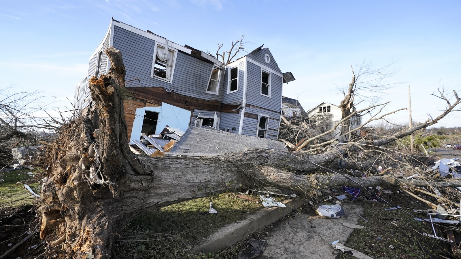 Tornado in Louisiana kills mother, son as huge winter storm hits US heartland | World News - Hindustan Times