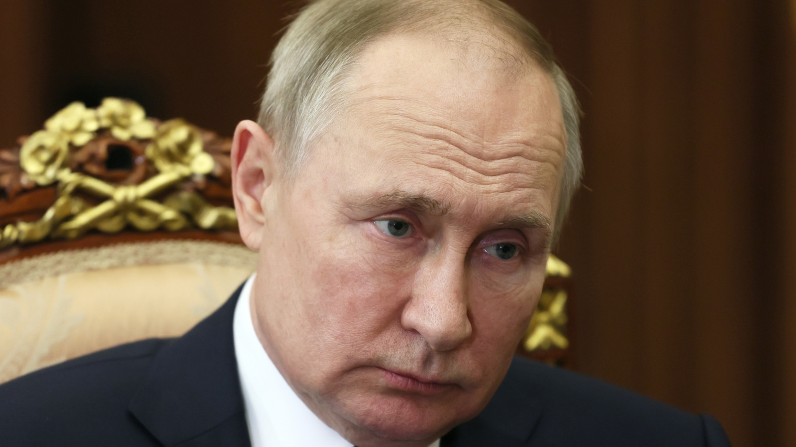 Vladimir Putin 'moved in bunker' as major flu outbreak hits Kremlin: Report | World News - Hindustan Times