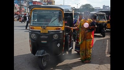 Commuters boarding in auto rickshaw at Katraj Chowk on Wednesday. (RAVINDRA JOSHI/ HT PHOTO) Commuters boarding in auto rickshaw at Katraj Chowk on Wednesday. (RAVINDRA JOSHI/ HT PHOTO)