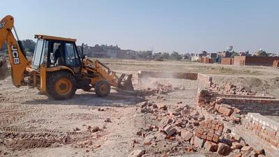 Demolition drive by GLADA underway in illegal colonies in Ludhiana. (HT PHOTO) Demolition drive by GLADA underway in illegal colonies in Ludhiana. (HT PHOTO)