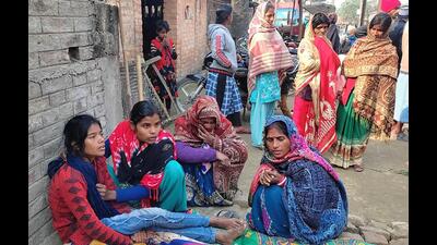 Family members of the deceased at Chapra in Saran district on Wednesday. (Santosh Kumar/HT Photo) Family members of the deceased at Chapra in Saran district on Wednesday. (Santosh Kumar/HT Photo)