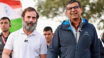 Former governor of the RBI Raghuram Rajan joined Rahul Gandhi in the Bharat Jodo Yatra on Wednesday. (PTI) Former governor of the RBI Raghuram Rajan joined Rahul Gandhi in the Bharat Jodo Yatra on Wednesday. (PTI)