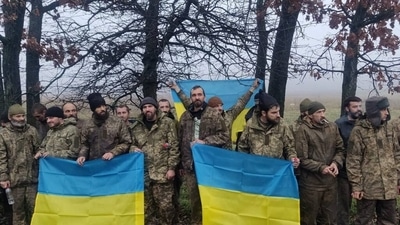 Russia-Ukraine War: Ukrainian prisoners of war (POWs) pose for a picture after a swap. (Reuters)