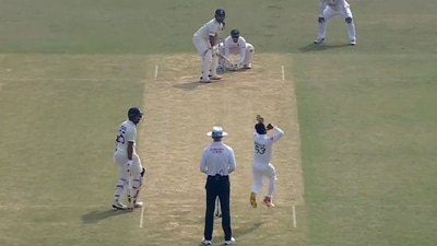 Rishabh Pant facing Mehidy Hasan Miraz