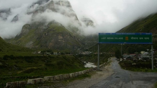 Dungri La, also known as Mana Pass, is a vital location since it links Tibet and India. It is one of India's highest motorable roads at a height of 5610 metres. The Hindu pilgrimage site of Badrinath is reached via Dungri La. Many motorcycle riders and adventure seekers have travelled across the pass. Mana Pass permits, however, are not that easy to obtain.(Twitter/@VertigoWarrior)