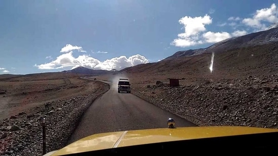 Dongkha La pass is one of the gems in India's mountain pass system, linking Sikkim to Tibet in the eastern Himalayas. Dongkha La, the most difficult trail, is located at a height of 18,000 feet. However, the breathtaking views and nice surroundings around it make the trip worthwhile. Due to its proximity to the Indo-Tibetan border, you must obtain an inner line permit in order to travel there.(Twitter/@VertigoWarrior)