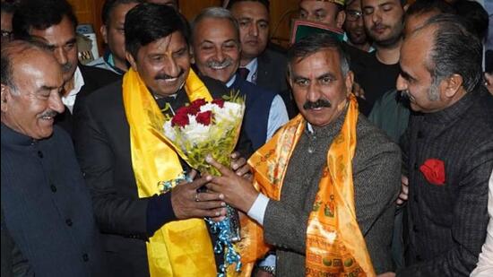 Himachal Pradesh chief minister Sukhvinder Singh Sukhu (right) with his deputy Mukesh Agnihotri after assuming charge in Shimla. (Deepak Sansta/HT)