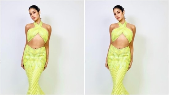 Janhvi looked stunning in the gown featuring a halter neckline, and wrap-over details. The gown came with backless details, and midriff-baring details with cut-out patterns.&nbsp;(Instagram/@janhvikapoor)