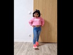 Little girl dances to Lata Mangeshkar's Mera Dil Ye Pukare in viral video.(Instagram/@kathashinde) Little girl dances to Lata Mangeshkar's Mera Dil Ye Pukare in viral video.(Instagram/@kathashinde)
