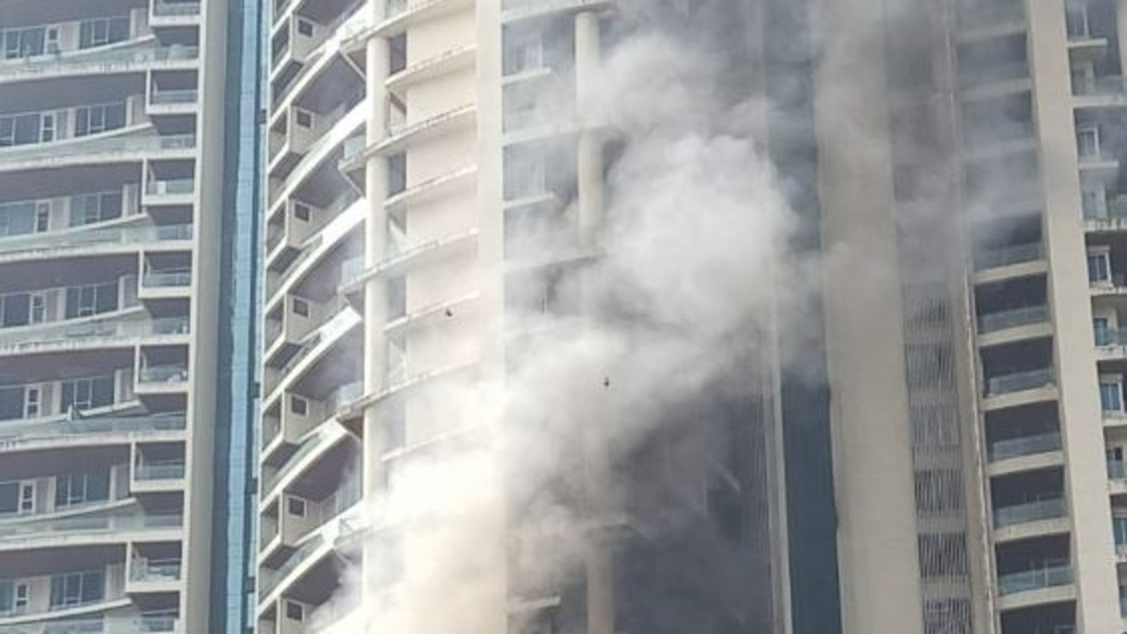 Video: Fire at high-rise building in Mumbai's Lower Parel area | Mumbai ...