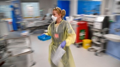 UK Nurses Walkout: A nurse treats COVID-19 patients in the ICU (Intensive Care Unit) at Milton Keynes University Hospital, amid the spread of the coronavirus disease (COVID-19) pandemic. (Reuters)
