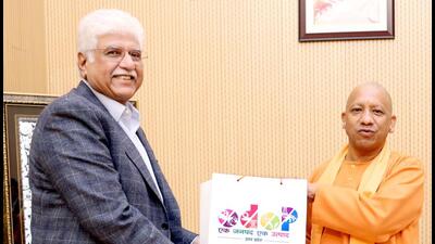 Bharti Enterprises vice-chairman Rakesh Bharti Mittal meets Uttar Pradesh chief minister Yogi Adityanath in Lucknow on Thursday. (HT PHOTO)