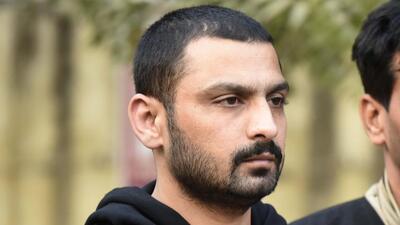 Gurugram, India-December 15: A team of Special Task Force (STF) produces the Gangster Vikas Lagarpuria in a district court near Mini Secretariate. Gangster Vikas Lagarpuria who is the prime accused in a multi-crore heist in Gurugram was arrested at Delhi's Indira Gandhi International airport; Several cases of murder, robbery, and extortion have been lodged against the gangster in Delhi and Haryana, in Gurugram, India, on Thursday, 15 December 2022. (Photo by Parveen Kumar/Hindustan Times)(pic to go with Debashish Karmakar's Story) Gurugram, India-December 15: A team of Special Task Force (STF) produces the Gangster Vikas Lagarpuria in a district court near Mini Secretariate. Gangster Vikas Lagarpuria who is the prime accused in a multi-crore heist in Gurugram was arrested at Delhi's Indira Gandhi International airport; Several cases of murder, robbery, and extortion have been lodged against the gangster in Delhi and Haryana, in Gurugram, India, on Thursday, 15 December 2022. (Photo by Parveen Kumar/Hindustan Times)(pic to go with Debashish Karmakar's Story)