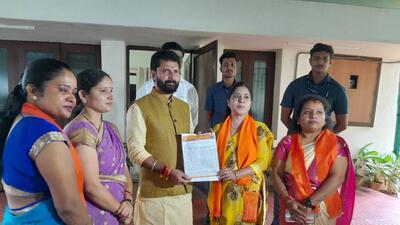 Hindu Janajagruti Samiti members along with BJP general secretary CT Ravi. (HT Photo)