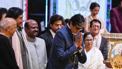 Actor Amitabh Bachchan inaugurates the 24th Kolkata International Film Festival by lighting lamps as Mamata Banerjee, Shah Rukh Khan, Shatrughan Sinha and Mahesh Bhatt attend, (AP) Actor Amitabh Bachchan inaugurates the 24th Kolkata International Film Festival by lighting lamps as Mamata Banerjee, Shah Rukh Khan, Shatrughan Sinha and Mahesh Bhatt attend, (AP)