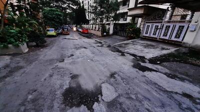 The Karnataka high court on Thursday directed the state to register FIR on complaints regarding accidents due to potholes. (HT PHOTO)