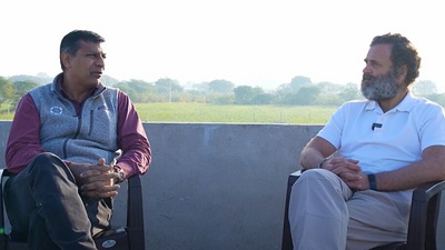 Former RBI governor Raghuram Rajan in conversation with Congress leader Rahul Gandhi.
