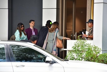 Shah Rukh Khan at Kalina airport. (Varinder Chawla) Shah Rukh Khan at Kalina airport. (Varinder Chawla)