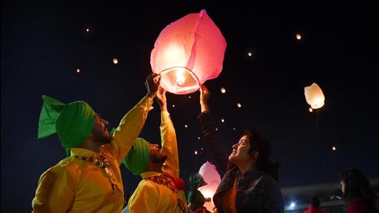 Chandigarh Traffic Police have earmarked various parking spaces for visitors’ convenience ahead of the Chandigarh Urban Festival. (HT File Photo)