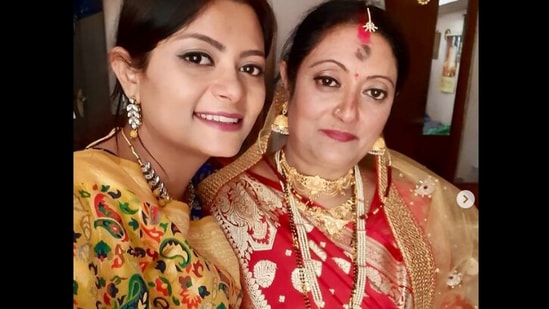 Daughter gets her mother remarried.(Instagram/@Deb Arti Ria Chakravorty)