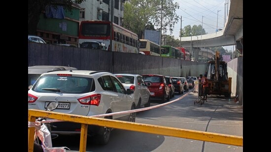 Grade separator work in progress at Swargate on Thursday. (Ravindra Joshi/HT PHOTO)