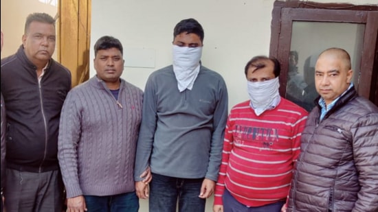 The economic offence wing of vigilance bureau Ludhiana range arrested an excise and taxation officer (ETO) and an inspector on graft charges for taking bribe. (HT File)