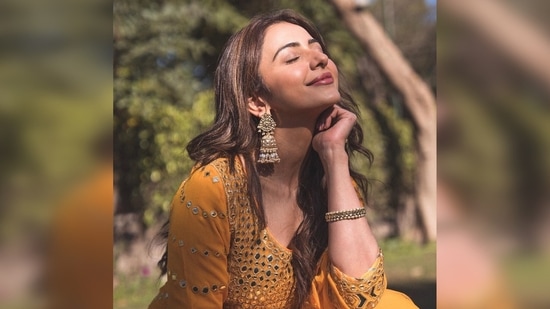 Rakul Preet twirls and flaunts her outfit for the gram. The actor's sunkissed pictures will surely melt your heart.&nbsp;(Instagram/@rakulpreet)