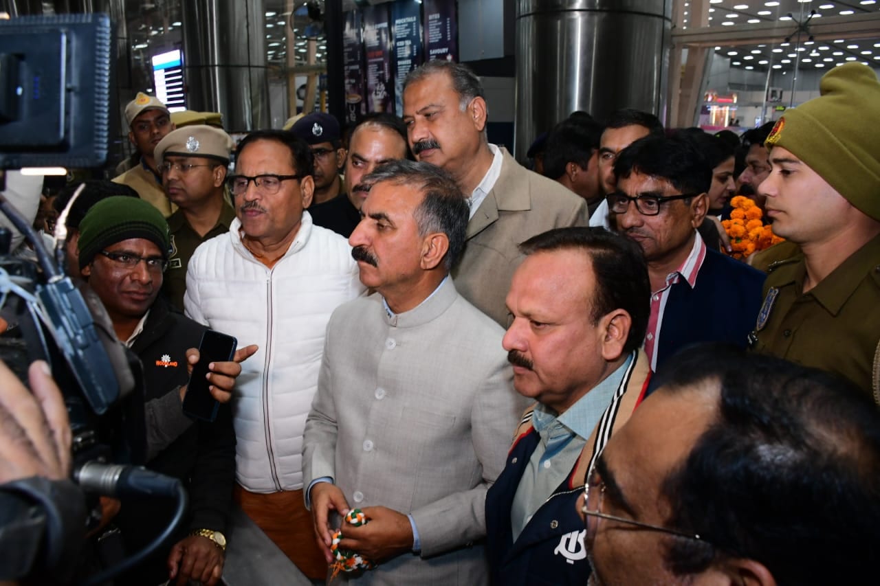Himachal CM Sukhu reaches Jaipur. Himachal CM Sukhu reaches Jaipur.