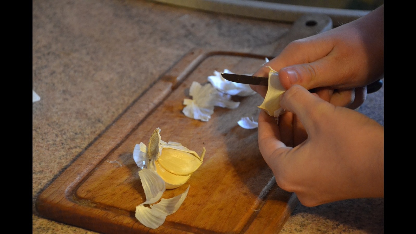 Garlic on your hands and on your breath? Here’s an easy fix for each
