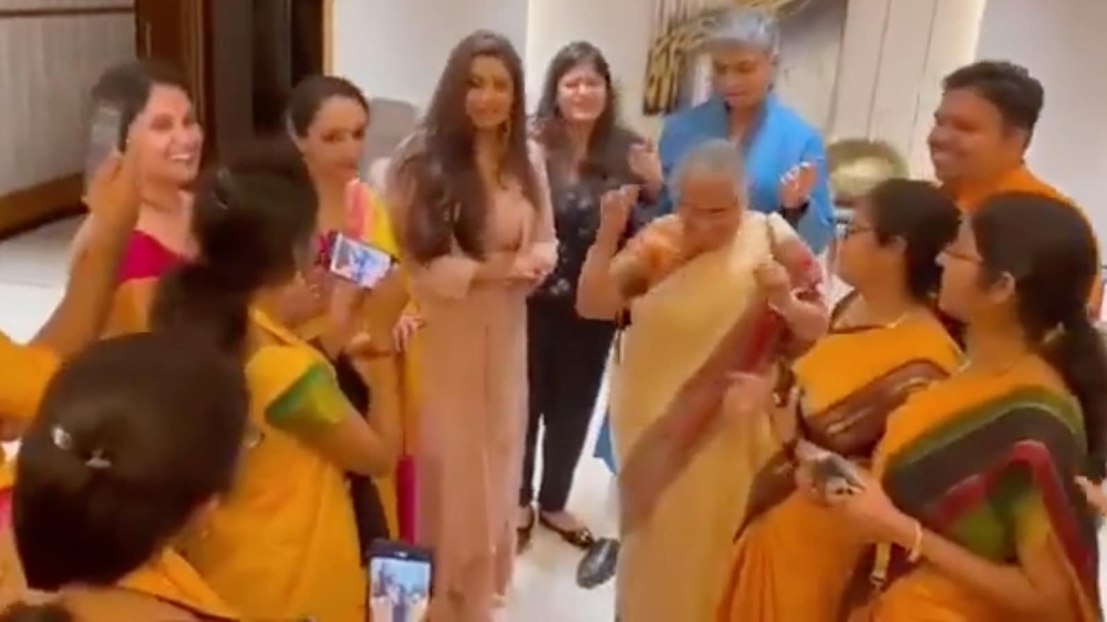 Sudha Murthy can’t help but dance as Shreya Ghoshal sings for her. Watch cute video