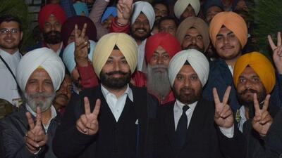 Advocate Parminder Singh Toor celebrating with his supporters after being elected as the new president of the Mohali District Bar Association (DBA). (HT File) Advocate Parminder Singh Toor celebrating with his supporters after being elected as the new president of the Mohali District Bar Association (DBA). (HT File)