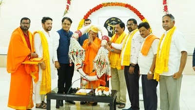 Karnataka's Higher Education Minister Dr C N Ashwath Narayan with UP CM Yogi Adityanath and others on Thursday. Karnataka's Higher Education Minister Dr C N Ashwath Narayan with UP CM Yogi Adityanath and others on Thursday.