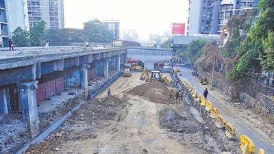 Mumbai, India - December 16, 2022: Gokhale Bridge repairing work underway, at Andheri, in Mumbai, India, on Friday, December 16, 2022. (Photo by Vijay Bate/HT Photo) (HT PHOTO) Mumbai, India - December 16, 2022: Gokhale Bridge repairing work underway, at Andheri, in Mumbai, India, on Friday, December 16, 2022. (Photo by Vijay Bate/HT Photo) (HT PHOTO)