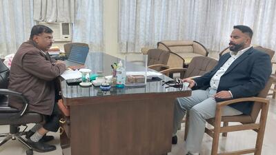 Municipal corporation (MC) zonal commissioner Jasdev Sekhon conducted a meeting with superintending engineer (SE) of irrigation department Ashutosh Kumar to discuss preparations for the Sidhwan Canal cleaning project. (HT File)