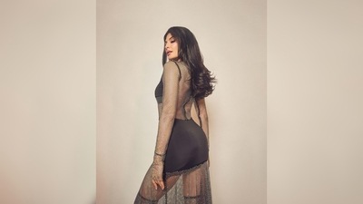 Jacqueline Fernandez announced the release of the song 'Sun Zara' from the film Cirkus as she dropped a slew of images in the outfit. (Instagram/@jacquelinef143) Jacqueline Fernandez announced the release of the song 'Sun Zara' from the film Cirkus as she dropped a slew of images in the outfit. (Instagram/@jacquelinef143)