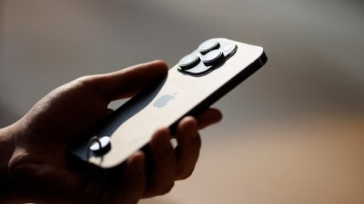 A man holds an iPhone 14 (REUTERS)