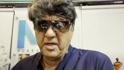 Mukesh Khanna talks about the contrversy surrounding Besharam Rang.