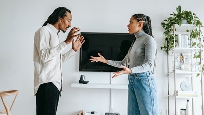 5 things that are not okay in any relationship (pexels) 5 things that are not okay in any relationship (pexels)