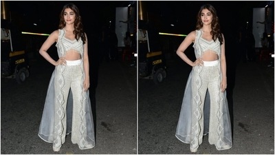In the end, Pooja chose berry-toned lip shade, subtle smoky eye shadow, sleek eyeliner, mascara on the lashes, darkened brows, blushed cheeks, and glowing skin for the glam picks. A centre-parted open hairdo with wavy ends gave the finishing touch to her ethnic look. (Instagram) In the end, Pooja chose berry-toned lip shade, subtle smoky eye shadow, sleek eyeliner, mascara on the lashes, darkened brows, blushed cheeks, and glowing skin for the glam picks. A centre-parted open hairdo with wavy ends gave the finishing touch to her ethnic look. (Instagram)