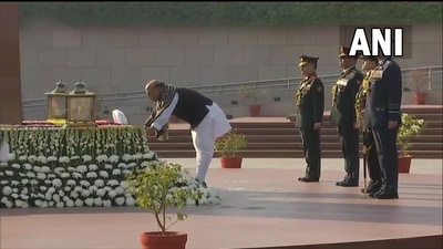 Defence Minister Rajnath Singh lays wreath at National War Memorial on Vijay Diwas. (ANI)