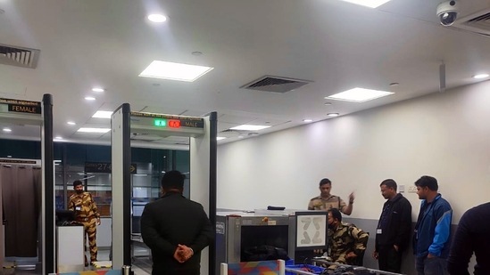 Jyotiradita Scindia shared a tweet on the Delhi airport. Jyotiradita Scindia shared a tweet on the Delhi airport.