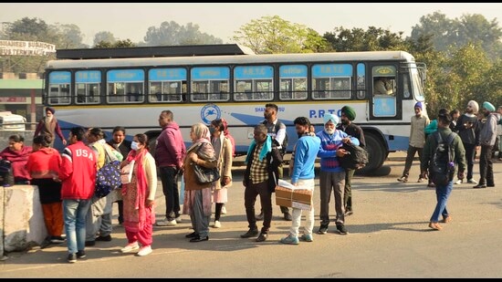 Pakistan Bus Stand Full Sex - Govt buses go off roads in Punjab for 2-hours, commuters suffer - Hindustan  Times