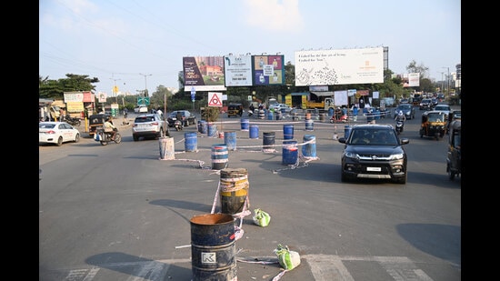 Work underway near Jupiter Hospital at Baner Aundh link road on Friday. (HT PHOTO)