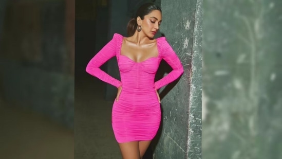 Kiara's outfit is from the shelves of the clothing brand Alex Perry. She further accessorised her look with silver hoop earrings and golden pointed heels.&nbsp;(Instagram/@Kiaraaliaadvani)